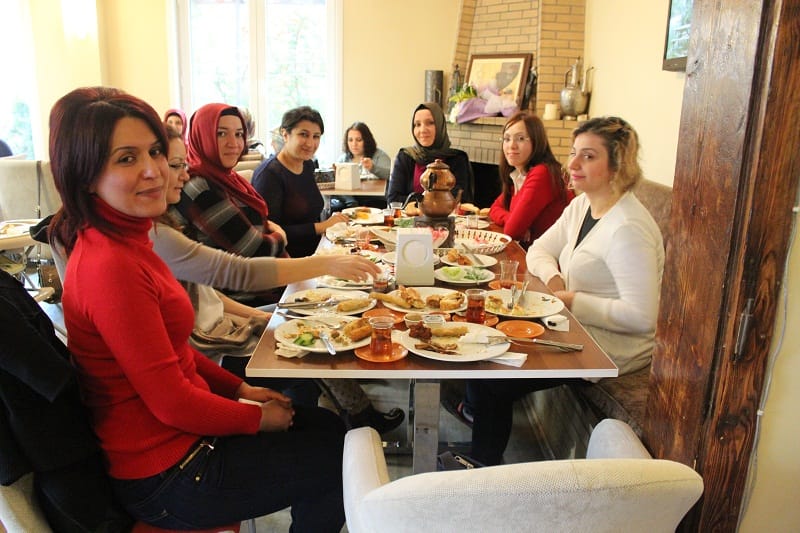 ÖĞRETMENLER KAHVERENGİ CAFE’DE BULUŞTU