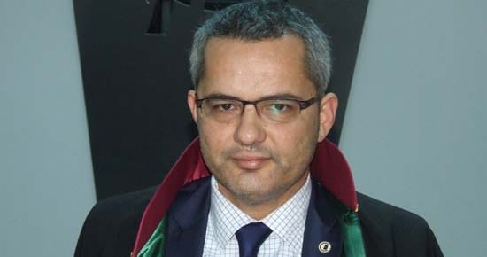 AKPINAR’DAN GAZETECİLERİN GÖZALTINA ALINMASINA TEPKİ