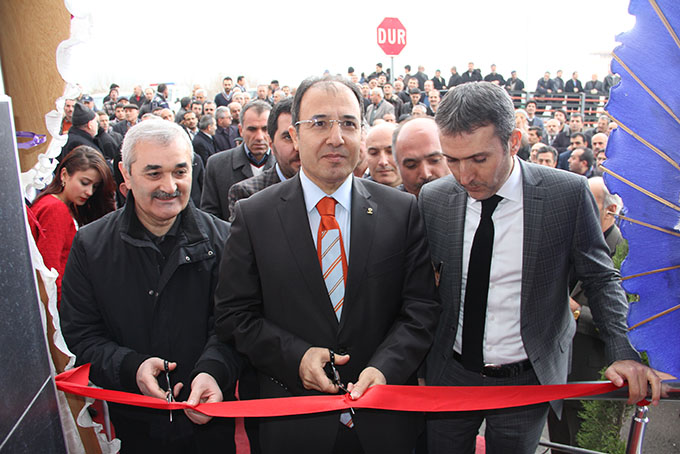 JAKAMEN MAĞAZASINA GÖRKEMLİ AÇILIŞ