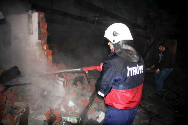 KERESTE ATÖLYESİNDE BÜYÜK YANGIN