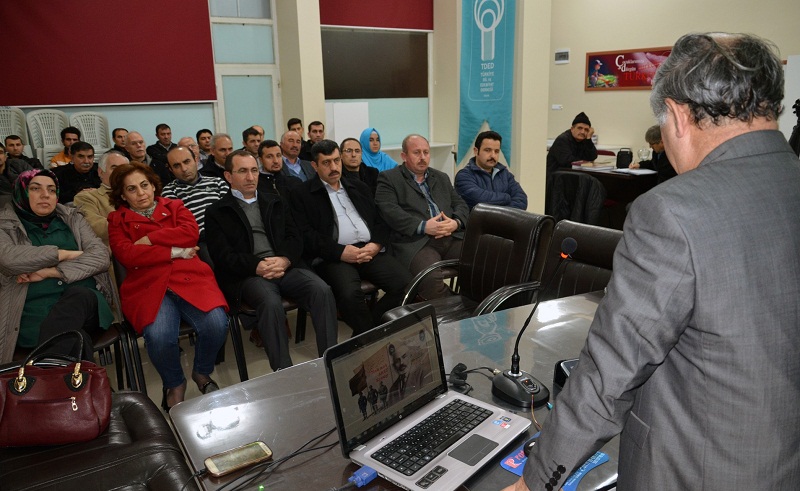 BİR HİLAL UĞRUNA MEHMET AKİF