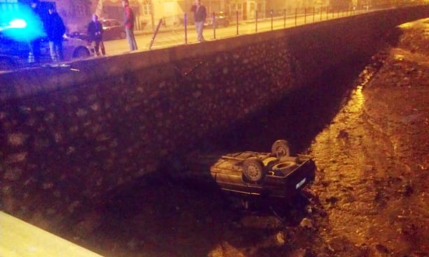 ÇORUM’DA OTOMOBİL ÇAYA BÖYLE UÇTU