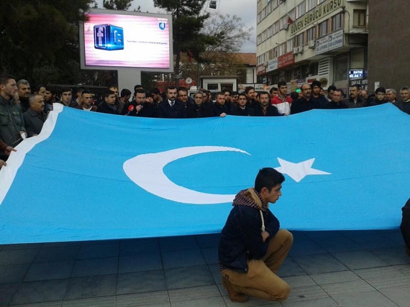 DOĞU TÜRKİSTAN İÇİN İMZA KAMPANYASI