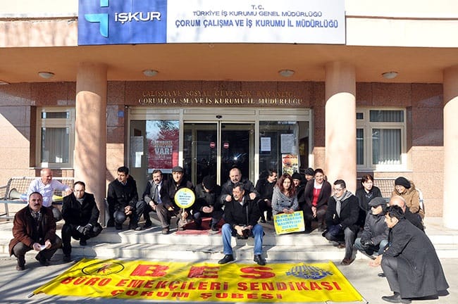 ASGARİ ÜCRETE YAPILAN ZAMA PROTESTO