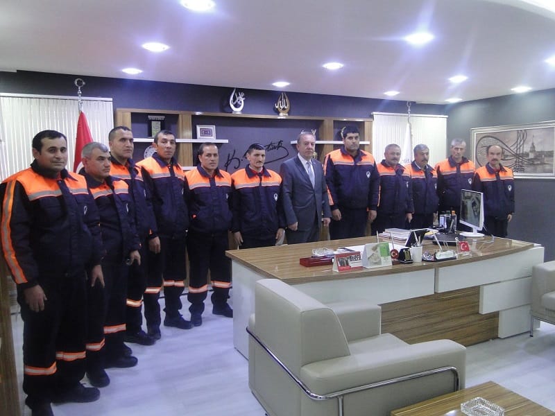 BAŞKAN’DAN İŞÇİLERE KIŞLIK KIYAFET