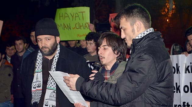 AKINCILAR CUMHURİYET GAZETESİNİ PROTESTO ETTİ