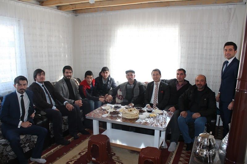 ÜNİVERSİTELİ ÖĞRENCİLERİN AİLELERİNE ZİYARET