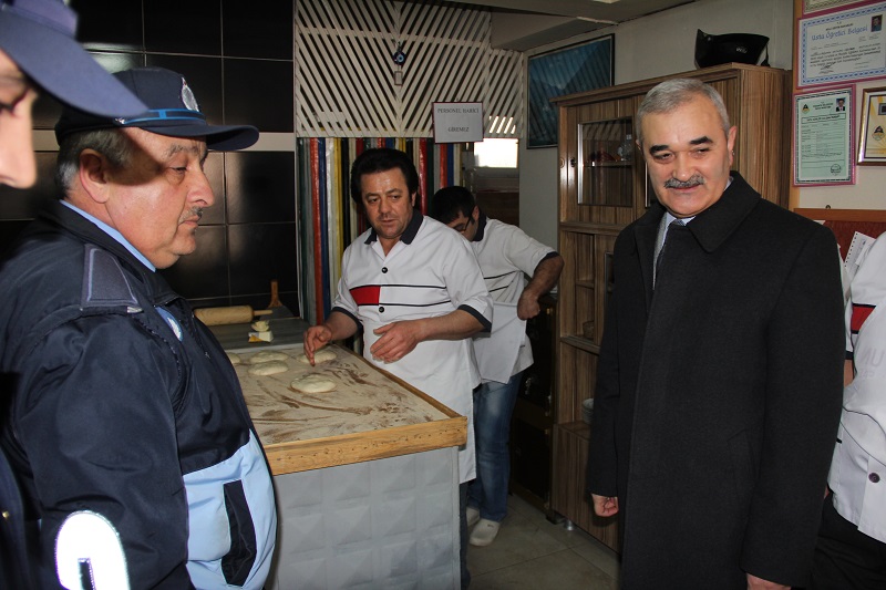 BAŞKAN KARATAŞ, FIRINLARI DENETLEDİ