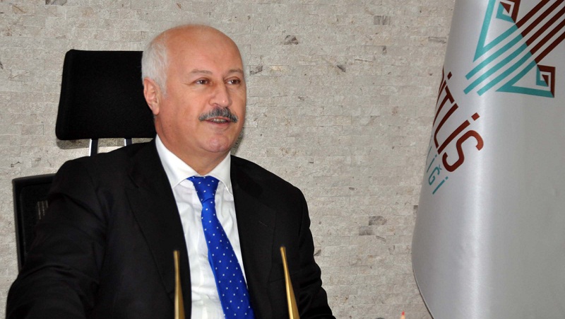 ÇORUMLU VALİ VEKİLLİĞE SOYUNDU