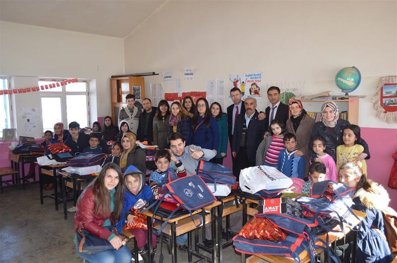 GENÇLİK MERKEZİ MİNİK YÜZLERİ GÜLDÜRDÜ