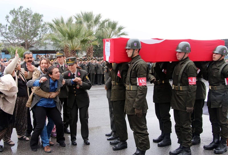 EŞİNİN FERYATLARI YÜREKLERİ YAKTI