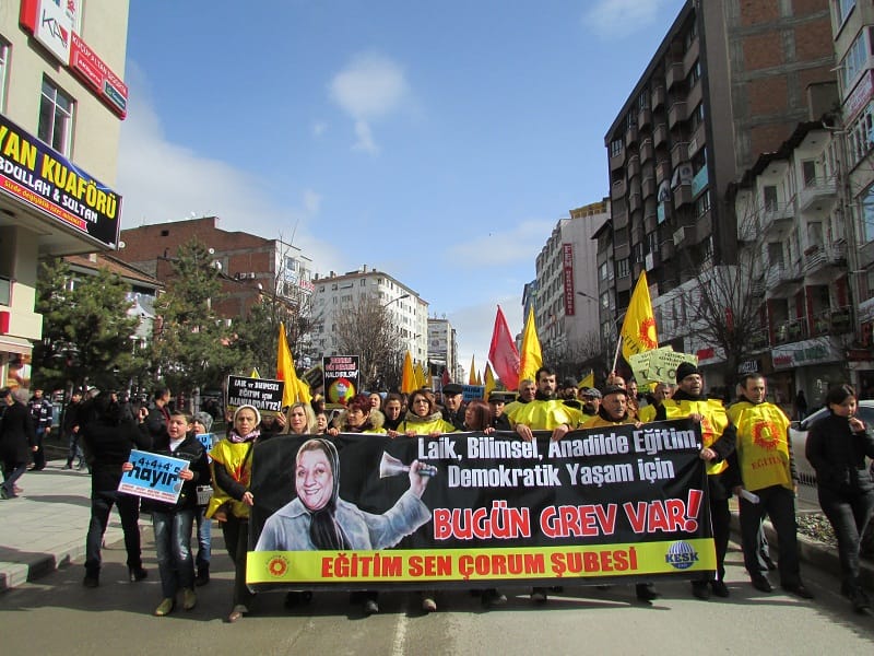 EĞİTİMCİLERDEN İŞ BIRAKMA VE BOYKOT EYLEMİ