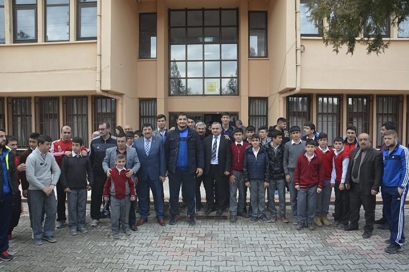 MİLLİ GÜREŞÇİLER SUNGURLU’DA