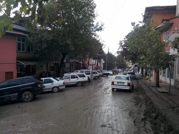 İSKİLİP’E YAPILAN YATIRIMLAR ÇAMUR GÖLGESİNDE KALMASIN