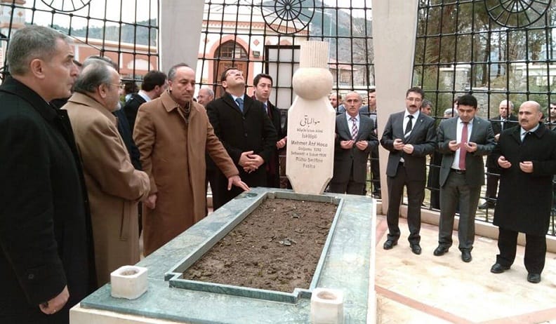 İSKİLİPLİ ATIF HOCA’YA BÜYÜK VEFA