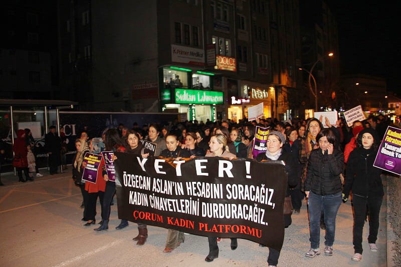 ÇORUMLU KADINLAR AYAĞA KALKTI