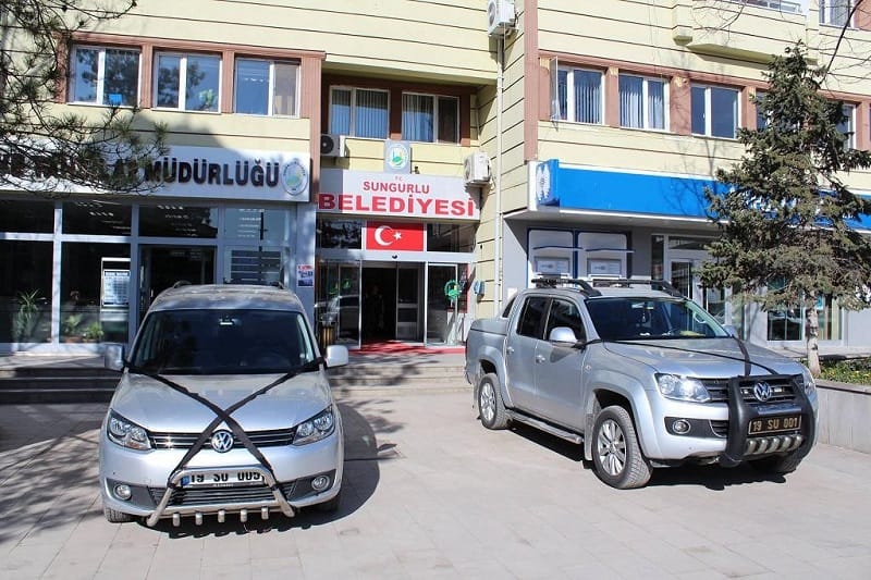 SUNGURLU BELEDİYESİ’NDEN TÜM ARAÇLARA SİYAH KURDELE