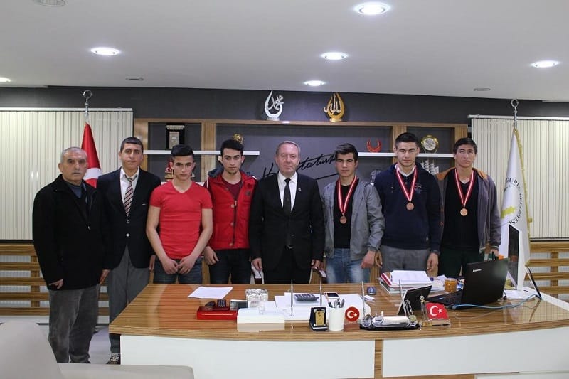 BAŞARILI SPORCULARDAN BAŞKAN ŞAHİNER’E ZİYARET