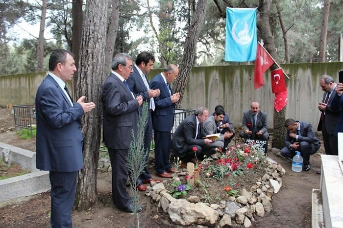 ŞAHİNER’DEN ÇAKIROĞLU’NUN MEZARINA ZİYARET