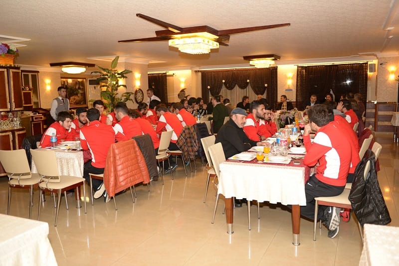 KÜLCÜ’DEN BELEDİYESPOR’A MORAL YEMEĞİ