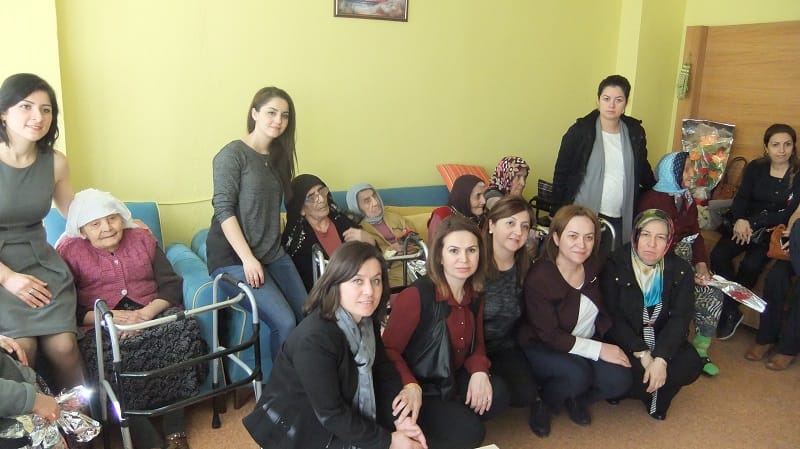 KADIN-ERKEK EŞİTLİĞİNİ SAVUNMAK KADINA HAKARETTİR