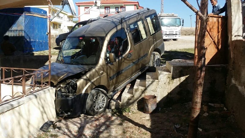 ÇORUM’DA KADIN SÜRÜCÜ DEHŞET SAÇTI