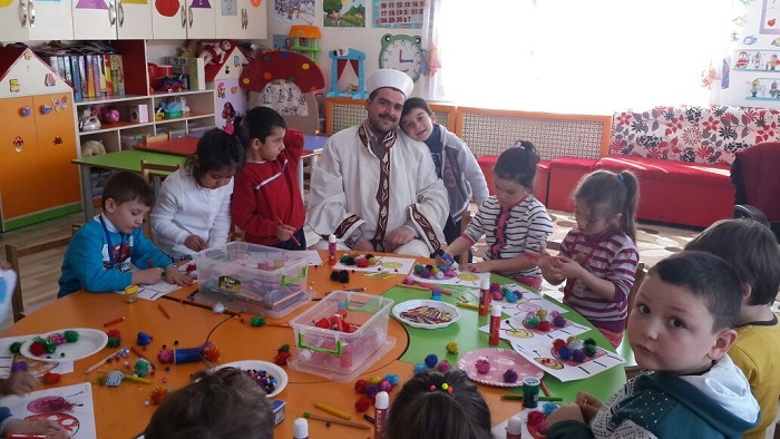 MİNİK KELEBEKLERİN KONUĞU İMAM AMCA OLDU