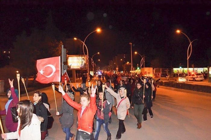 ÜLKÜ OCAKLARINDAN ŞEHİTLİK YÜRÜYÜŞÜ