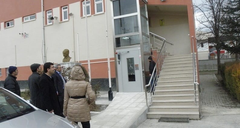 ÇORUM’DA 5 OKULA ENGELLİ ASANSÖRÜ