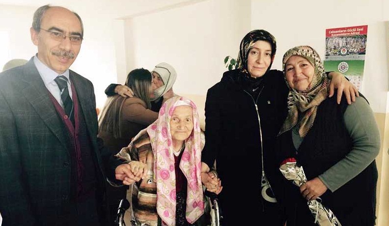 FATMA ÇÖPÜR YAŞLILARA SÜRPRİZ YAPTI