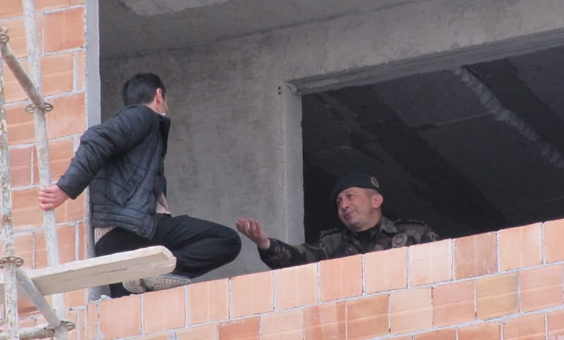 BUNALIMA GİRDİ POLİS KURTARDI