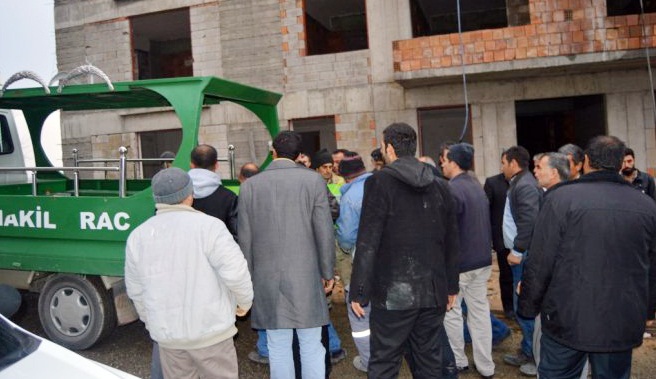 ESKİ MUHTAR İNŞAATTAN DÜŞTÜ