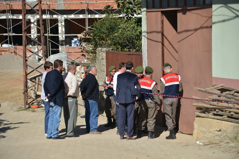 YAŞLI ADAM SİLAHLA İNTİHAR ETTİ