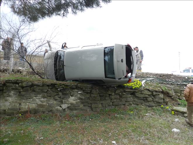 ÇORUM’DA OTOMOBİL BAHÇEYE UÇTU