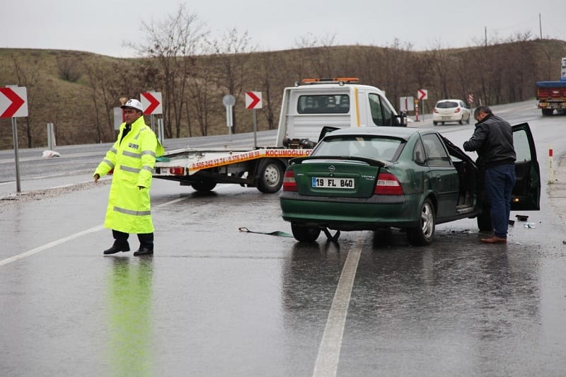 ÇORUMLU SÜRÜCÜ KAZA YAPTI