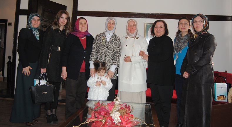 HATİCE KÜLCÜ’YE SÜRPRİZ DESTEK