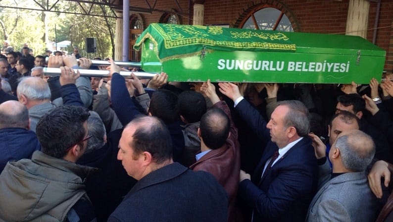 ÖLEN GENÇLER İÇİN HAZİN TÖREN