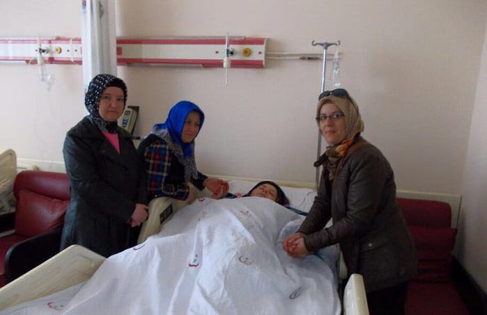MHP KADIN KOLLARINDAN HASTALARA MORAL ZİYARETİ