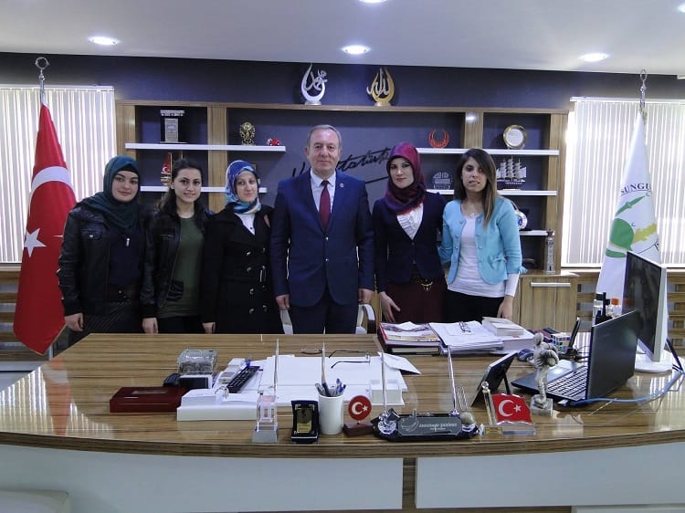 BAŞKAN ŞAHİNER’DEN GÖRME ENGELLİ AİLEYE YARDIM
