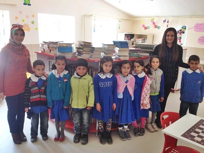 BAŞKAN’DAN KÖY KÜTÜPHANESİNE YARDIM