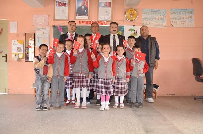 ELMALI KÖYÜNDE 23 NİSANI KUTLADILAR