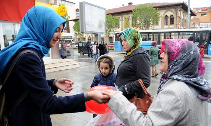 TÜGVA KANDİL LOKUMU DAĞITTI