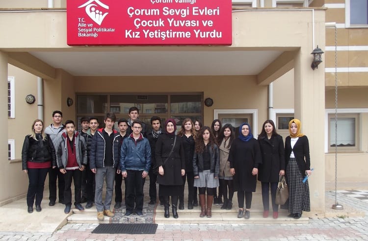ÇORUM ANADOLU LİSESİ’NDEN SEVGİ EVLERİNE ZİYARET
