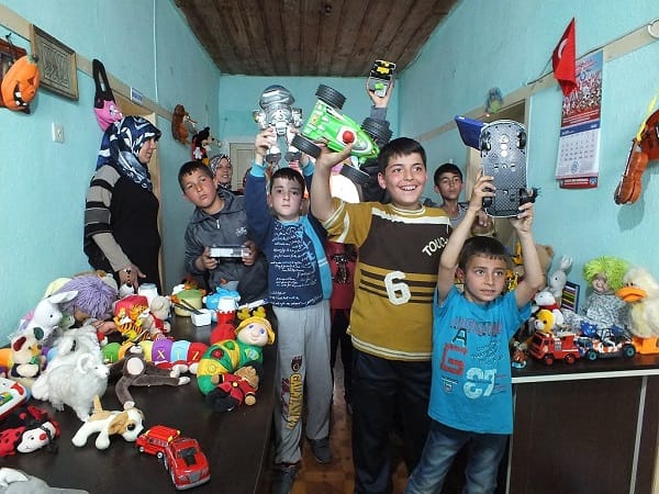 YAĞMUR DAMLASINDAN OYUNCAK ŞÖLENİ