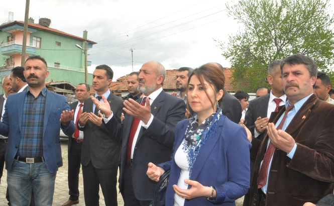 MHP ADAYLARI YAĞMUR DUASINA KATILDI