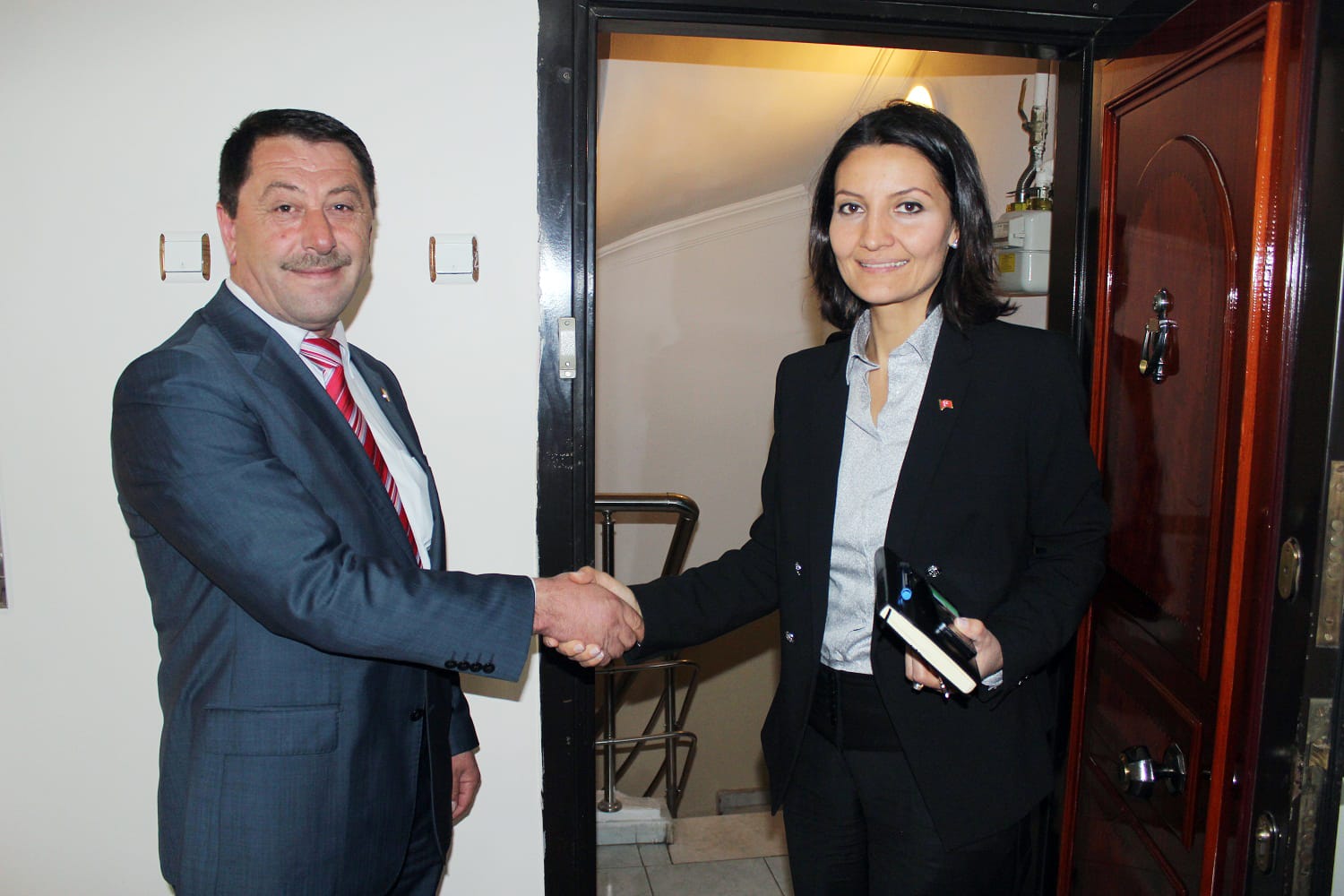 AYBÜKE TOPÇUBAŞI SAHAYA İNDİ