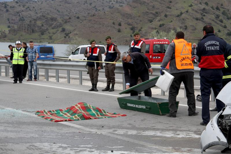 KORKUNÇ KAZA: 1 ÖLÜ, 3 YARALI