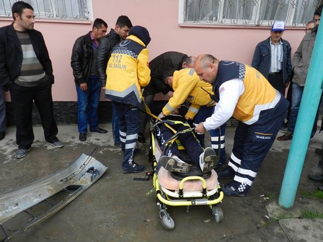 ÜNİVERSİTE ÖĞRENCİSİ KAZADA YARALANDI