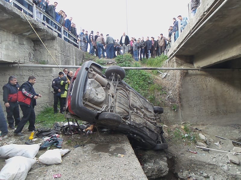 ÇORUMLU AİLE KÖPRÜDEN UÇTU
