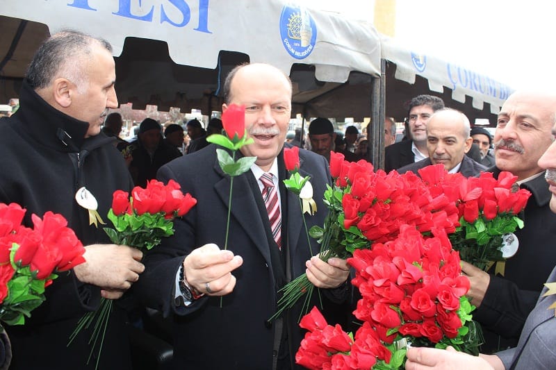 ÇORUM’DA BEDAVA GÜL İZDİHAMI
